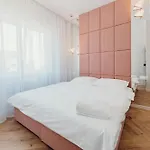 3 Bedrooms Premium Bella Rosa For 8 Guests With Ac And Underground Parking דירה *