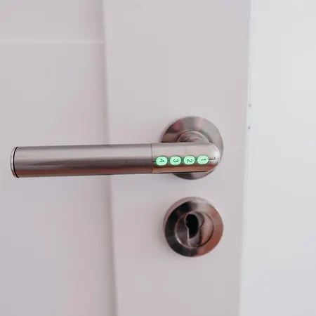 3 Bedrooms Premium Bella Rosa For 8 Guests With Ac And Underground Parking Apartment *