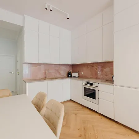Apartment 3 Bedrooms Premium Bella Rosa For 8 Guests With Ac And Underground Parking Rzeszow