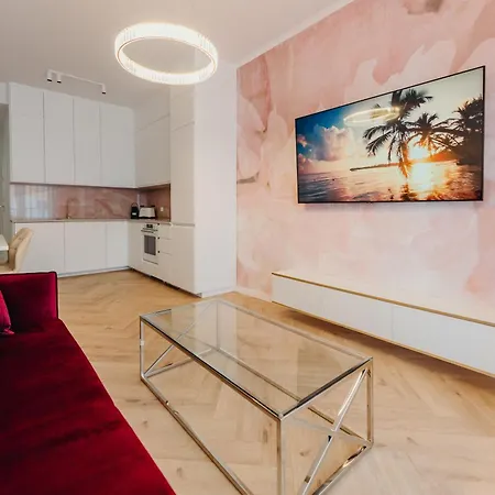 3 Bedrooms Premium Bella Rosa For 8 Guests With Ac And Underground Parking Rzeszów