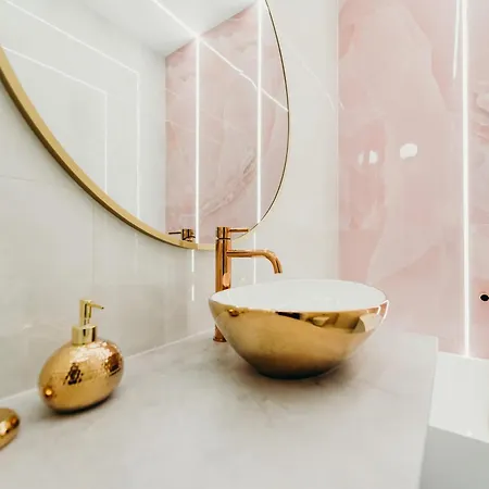 Apartment 3 Bedrooms Premium Bella Rosa For 8 Guests With Ac And Underground Parking Rzeszow