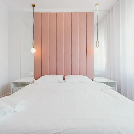 3 Bedrooms Premium Bella Rosa For 8 Guests With Ac And Underground Parking Rzeszow