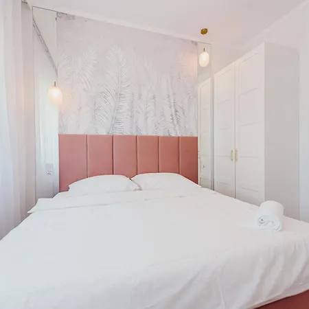 Apartamento 3 Bedrooms Premium Bella Rosa For 8 Guests With Ac And Underground Parking