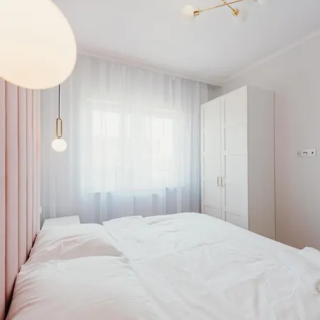 3 Bedrooms Premium Bella Rosa For 8 Guests With Ac And Underground Parking Rzeszow