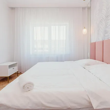 Apartment 3 Bedrooms Premium Bella Rosa For 8 Guests With Ac And Underground Parking Rzeszow