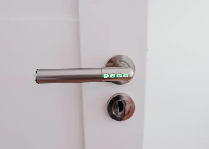 3 Bedrooms Premium Bella Rosa For 8 Guests With Ac And Underground Parking Lägenhet *