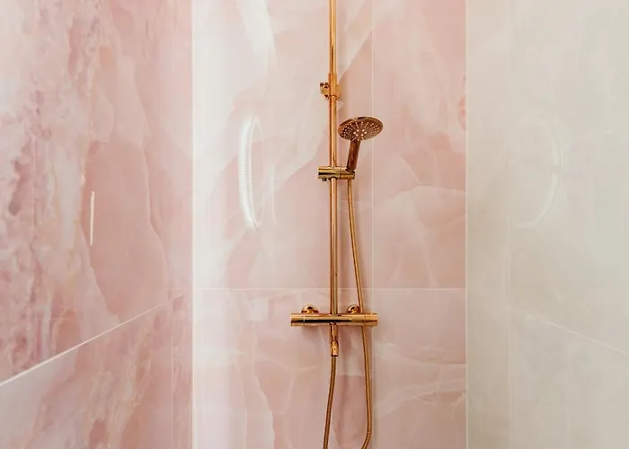 3 Bedrooms Premium Bella Rosa For 8 Guests With Ac And Underground Parking Lägenhet *