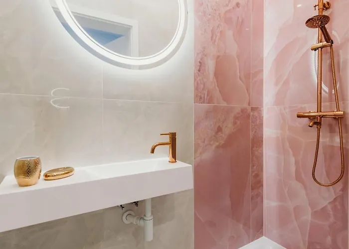 3 Bedrooms Premium Bella Rosa For 8 Guests With Ac And Underground Parking Rzeszów