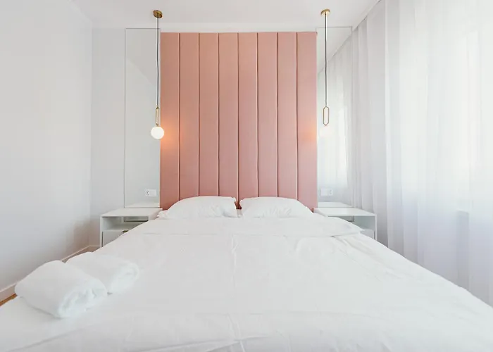 3 Bedrooms Premium Bella Rosa For 8 Guests With Ac And Underground Parking Rzeszów