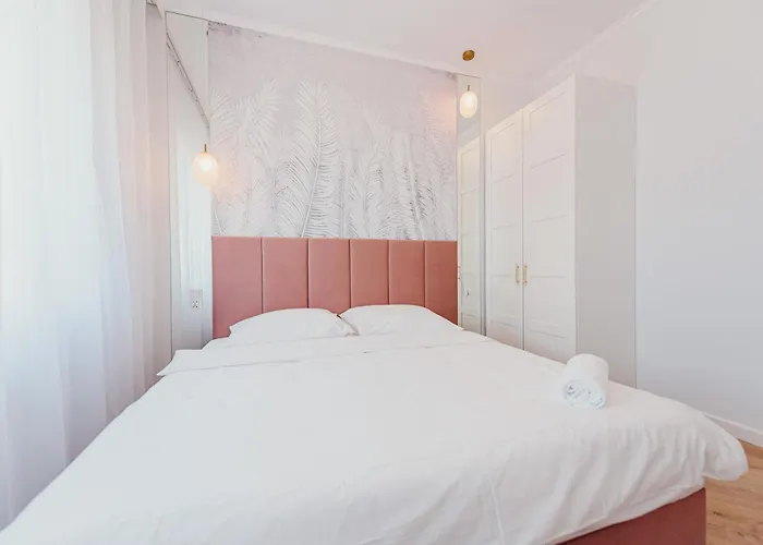 Lägenhet 3 Bedrooms Premium Bella Rosa For 8 Guests With Ac And Underground Parking