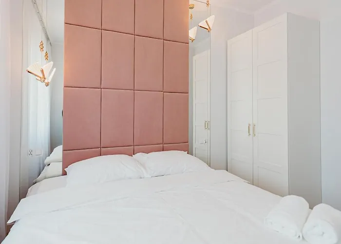 Lägenhet 3 Bedrooms Premium Bella Rosa For 8 Guests With Ac And Underground Parking Rzeszów