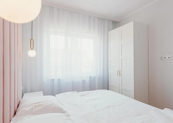 3 Bedrooms Premium Bella Rosa For 8 Guests With Ac And Underground Parking Rzeszów